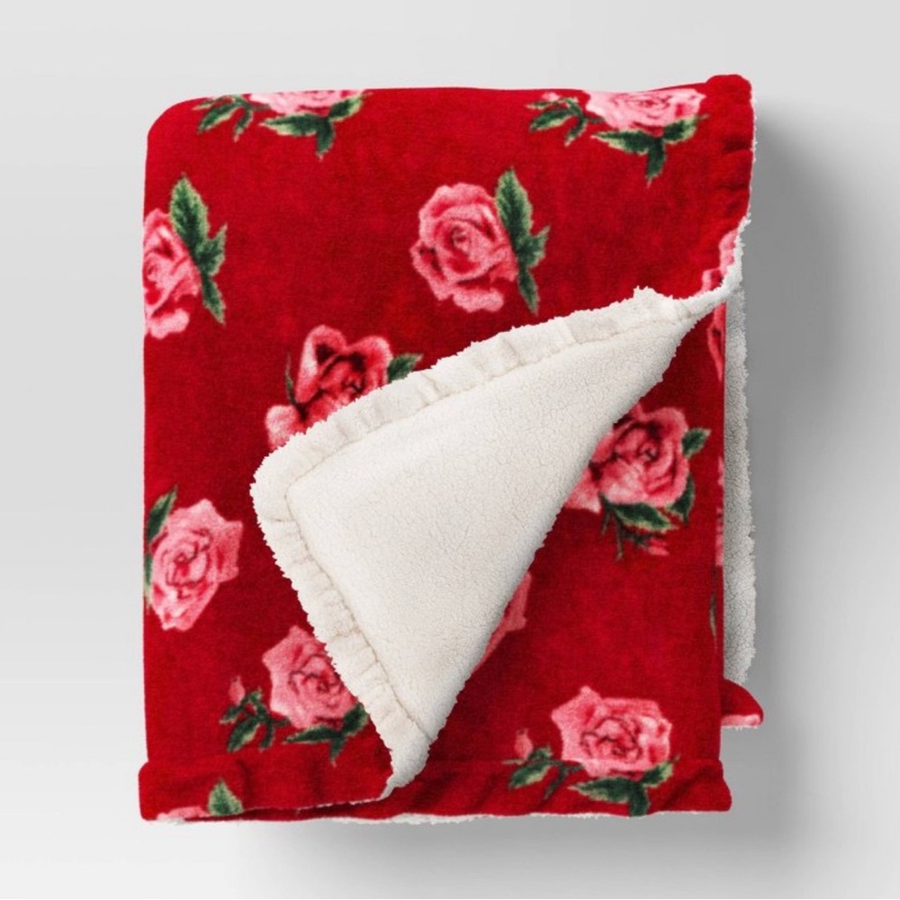 Rose Printed Plush Throw w/Faux Shearling Reverse & Ruffled Trim Red - Threshold